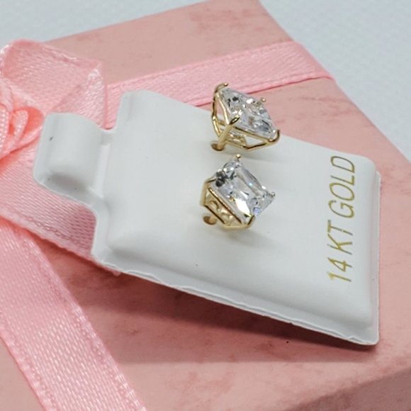 14 KT Yellow Gold Screw Backing Stud Earrings - Picture 3 of 9